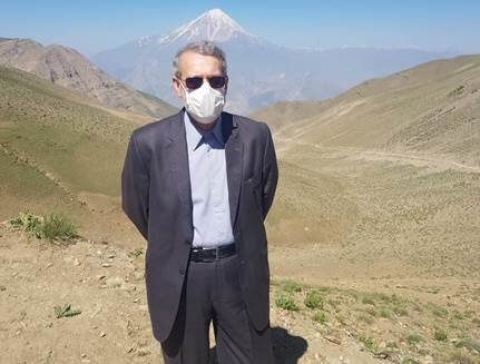 عکسی که از ایشان در سفر به پردمه ۔روستای اجدادی ایشان۔ گرفتم.
