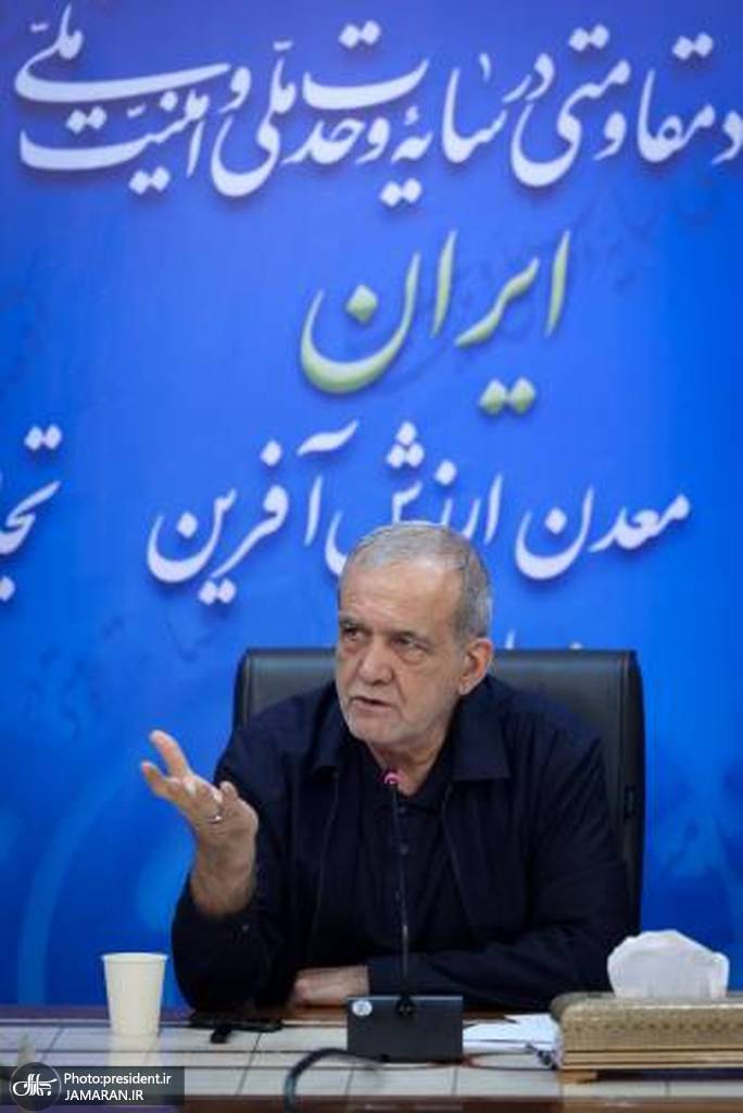 گزارش تصویری حضور سرزده دکتر پزشکیان در نشست اصناف و بازاریان (3)