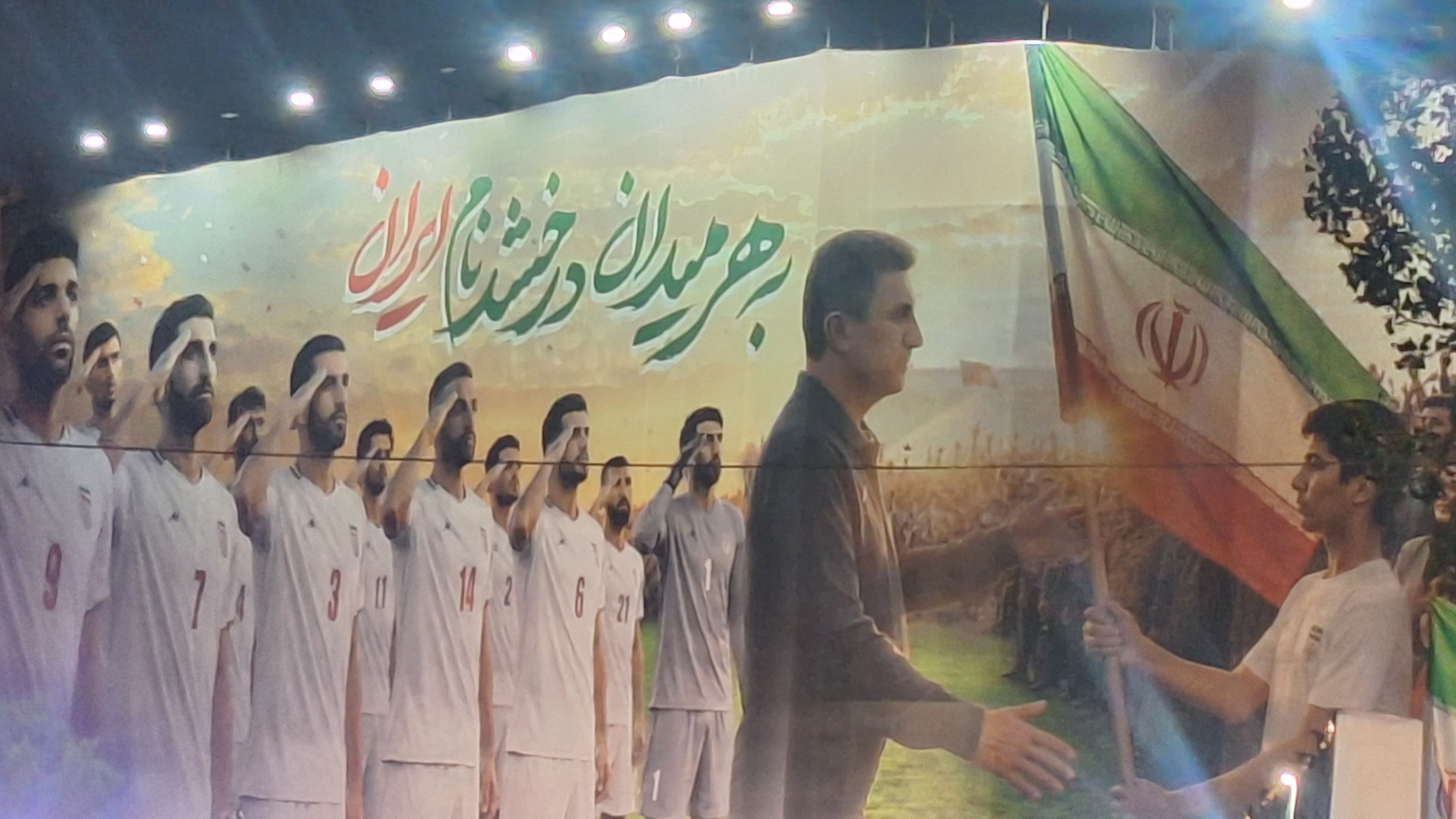 دیوارنگاره میدان انقلاب
