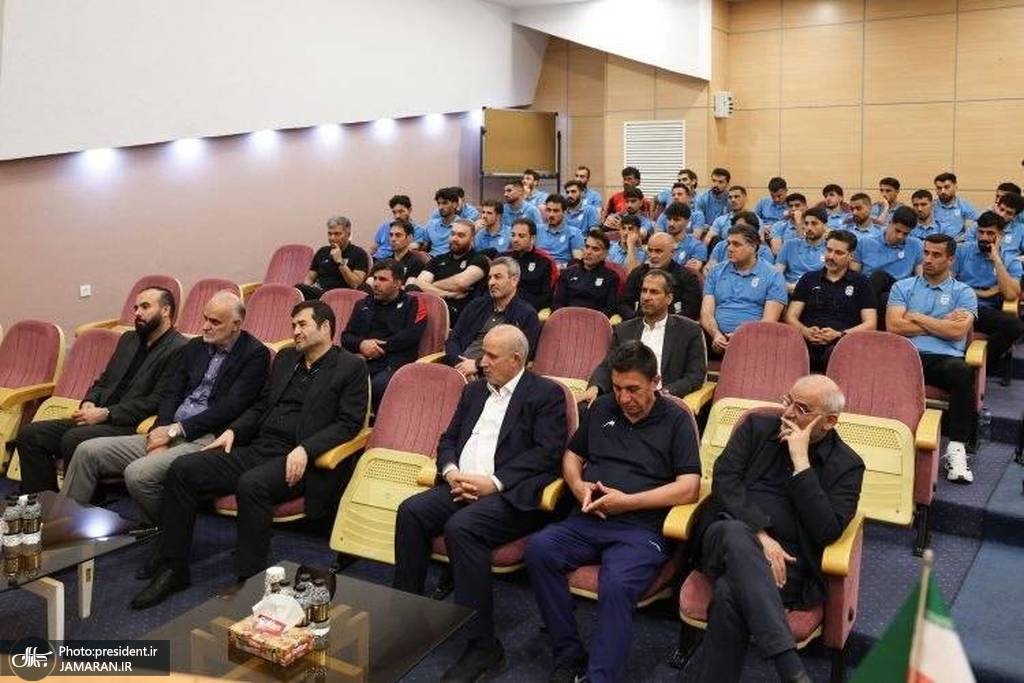 پزشکیان در بازدید از اردوی تیم ملی فوتبال (2)