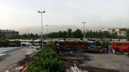 استفاده از دهها دستگاه اتوبوس برای انتقال جمعیت به مصلای تهران و ایجاد ترافیک سنگین در معابر پایتخت