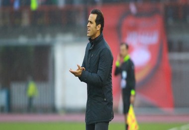 علی کریمی و مهدوی‌کیا وارد ساختمان فدراسیون فوتبال شدند