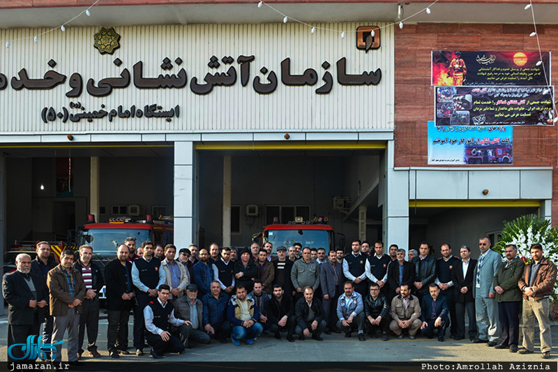 ادای احترام جمعی از پرسنل حرم امام خمینی به به شهدای آتش نشان 