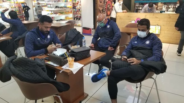 ملاقات قلعه نویی و خطیبی در فرودگاه/معطلی گل‌گهر در تهران  +عکس
