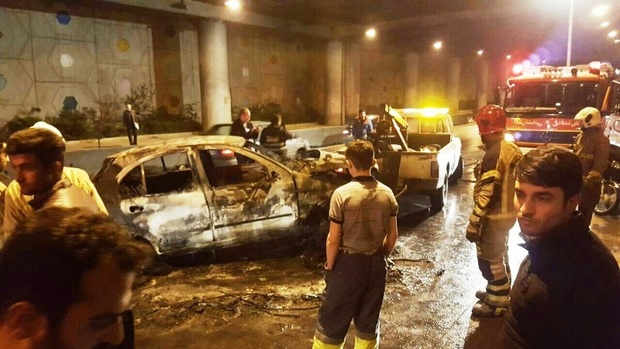 تصادف و آتش سوزی خودرو تیبا در تهران یک مصدوم داشت