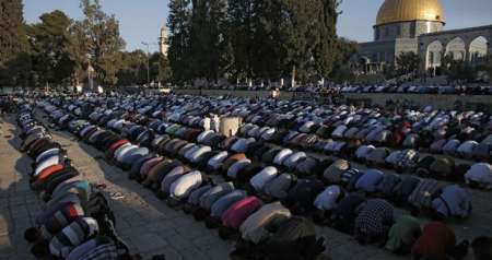 اقامه نماز جمعه در مسجدالاقصی با حضور ده ها هزار فلسطینی