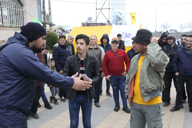 آغاز اجرای نمایش های طنز اجتماعی در میدان شهرداری آستارا