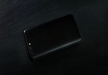 قیمت گوشی وان پلاس 5 تی از طریق منبعی ناشناس لو رفت!
