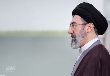 آیت‌الله سید مجتبی خامنه‌ای در مورد پزشکیان چه گفت؟