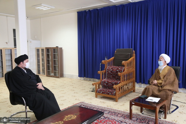 آیت الله العظمی جوادی آملی: رسالت ما این است که با جهان رابطه علمی داشته باشیم/ اگر اسلام خودش را عرضه نکند آسیب می بیند/ الان که به لطف الهی و برکت امام سرتاسر نظام در خدمت دین است، وظیفه خیلی سنگین است