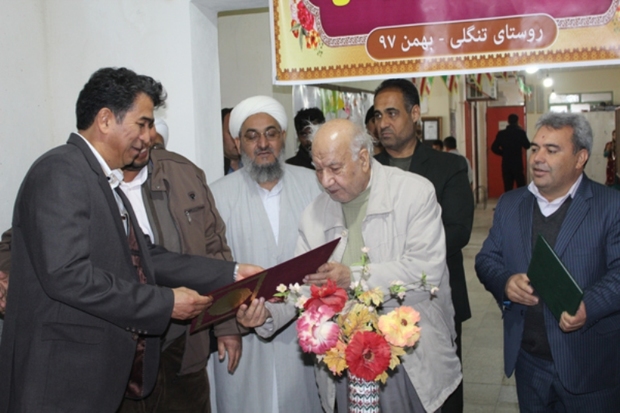 معلم گنبدی با پاداش پایان خدمت یک مدرسه ساخت