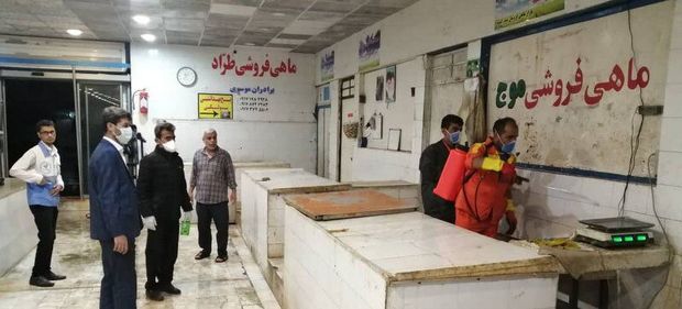 بازار ماهی‌ و  تره‌بار گناوه ضدعفونی شد
