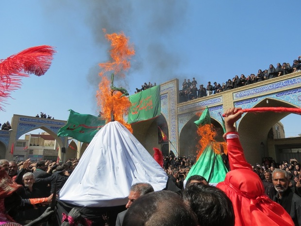 آیین سنتی خیمه سوزان در محله محمدیه و بافران نایین برگزار شد