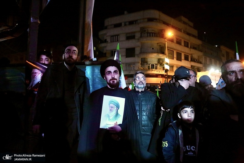 تجمع مردمی در میدان انقلاب اسلامی تهران