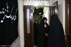 حضور سید حسن خمینی در منزل سردار شهید سلامی با خانواده این شهید والامقام دیدار و گفت‌وگو کرد.