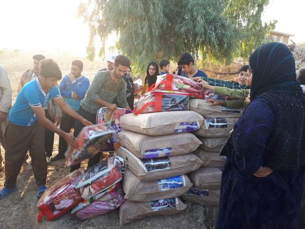 50 تن کمک های مردم مهران به مناطق زلزله زده ارسال شد