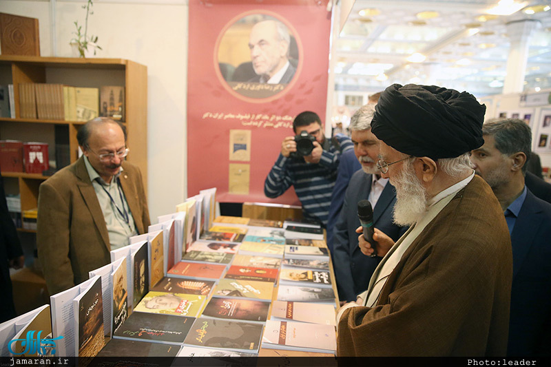 بازدید رهبر معظم انقلاب از سی و‌‌ یکمین نمایشگاه بین‌المللی کتاب تهران