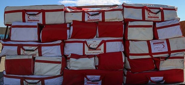 هلال‌احمر زنجان ۲۰۰ تخته چادر به مناطق زلزله‌زده آذربایجان شرقی ارسال کرد