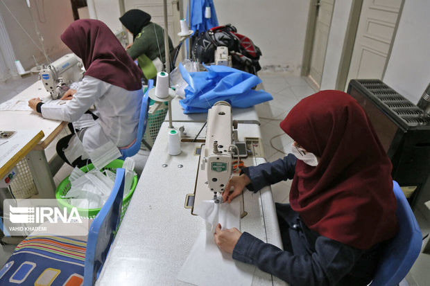 زنان سیریک روزانه ۵۰۰عدد ماسک روانه بازار می‌کنند