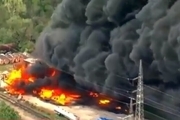 آتش سوزی و انفجارهای مهیب در یک کارخانه مواد شیمیایی در آمریکا