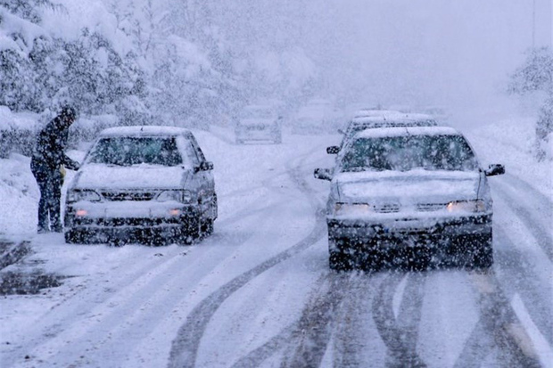 49 خودروی گرفتار در برف ماسال نجات یافتند