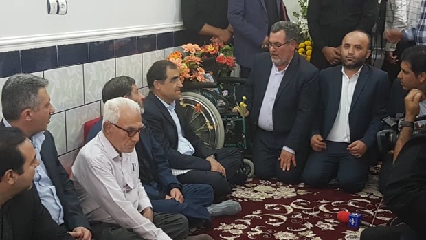 دیدار وزیر بهداشت با خانواده یکی از شهدای حمله تروریستی اهواز + تصاویر