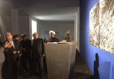 وجود بنگاه های صنعتی، اقتصادی باعث کم توجهی به هنر شده است