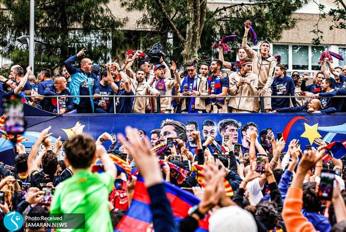 عکس و ویدیوl جشن قهرمانی بارسلونا با استقبال پرشور هواداران