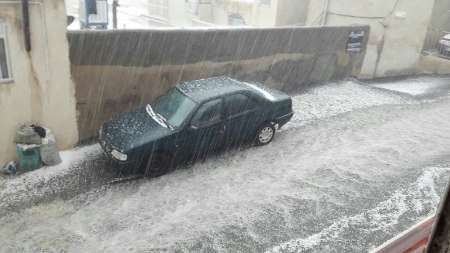 بارش تگرگ و باران شدید شهروندان سنندجی را غافلگیر کرد