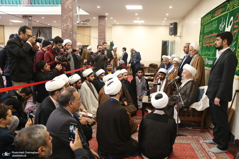 عمامه گذاری طلاب توسط مراجع اعظام تقلید در روز میلاد امام علی (ع)‎