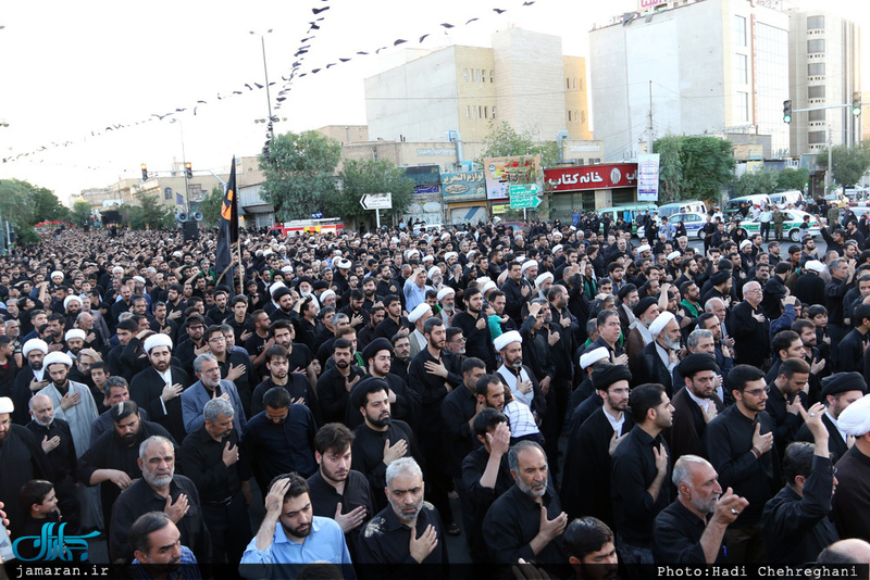 پیاده روی آیت الله العظمی وحید خراسانی به سمت حرم حضرت معصومه(س)