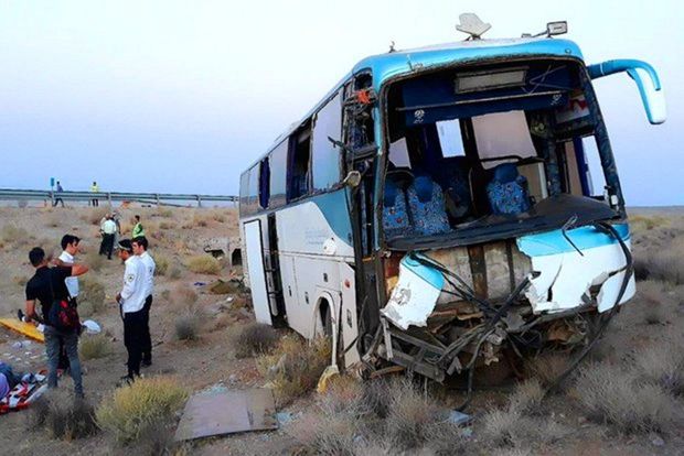 برخورد اتوبوس با کامیون  در اردکان یک کشته و ۵۵ زخمی برجا گذاشت