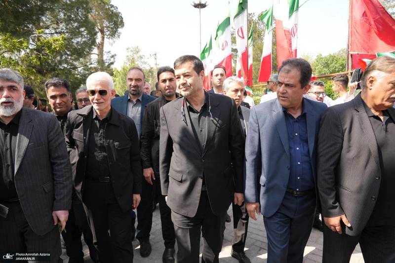 حضور وزیر ورزش در قطعه ۴۲ بهشت زهرا (س)