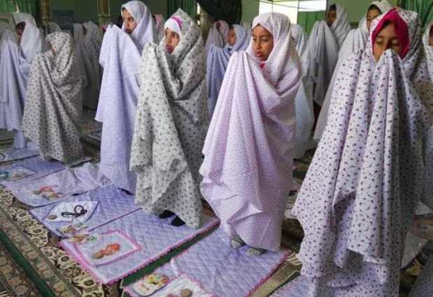 اولین نماز با چادر مهربانی