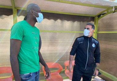 حاشیه ای دیگر برای استقلال؛ درگیری لفظی محمود فکری با دیاباته +عکس