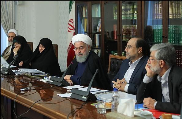 رئیس‌جمهور روحانی: روابط نزدیکتر صنعت و کشاورزی با بخش‌های تحقیقاتی و فناوری کشور ضروری است/ با تلاش مضاعف دانشگاه‌ها، بخش مهمی از نیازهای اساسی بخش تولید حل خواهد شد