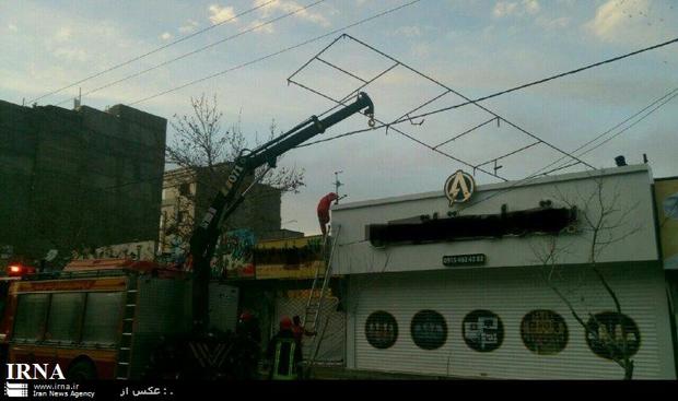 رخداد هشت حادثه در پی با وزش باد شدید در مشهد
