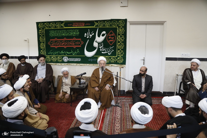 عمامه گذاری طلاب توسط مراجع عظام تقلید در روز میلاد امام علی (ع)‎