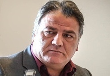 انتقاد یک نویسنده از صداوسیما؛ چرا باید مجری «۹۰» تحت فشار قرار گیرد و قهر کند؟
