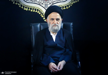 آیت‌الله غروی، عضو شورای عالی حوزه‌های علمیه: ابهت آمریکا در مقاومت پایدار نیروهای نظامی و مردم ما شکسته شد/ دولت به اندازه امکاناتش حضور خوبی پیدا کرده است/ نباید در میادین پمپاژ اختلاف و ایجاد نفاق کنیم