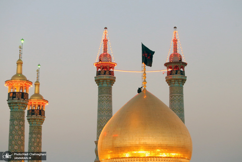 تعویض پرچم حرم کریمه اهل بیت(س) به مناسبت محرم