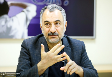 لیلاز، فعال سیاسی اصلاح‌طلب: ترامپ نه نگران برنامه هسته‌ای ماست و نه نگران موشک‌هایمان/ او تنها خواهان تسلط بر نفت ایران برای مهار چین است