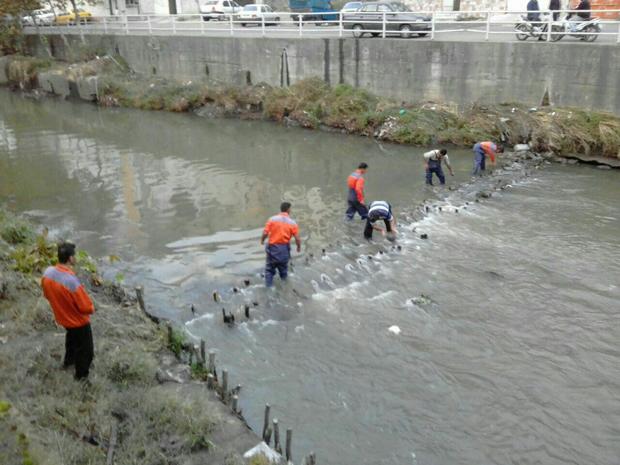 جمع آوری دام های ماهیگیری غیرمجاز از رودخانه های آستارا