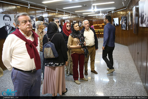 بازدید گردشگران خارجی از کشور پرتغال از بیت امام خمینی (س) از جماران