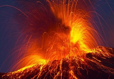 فواره‌های گدازه آتشفشان کیلاویا در هاوایی، بیش از ۱۵۰ متر! + فیلم