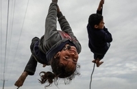 تفریح بچه های فلسطینی با کابل های برق (4)