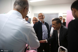 عیادت رئیس جمهوری از سید محمد خاتمی