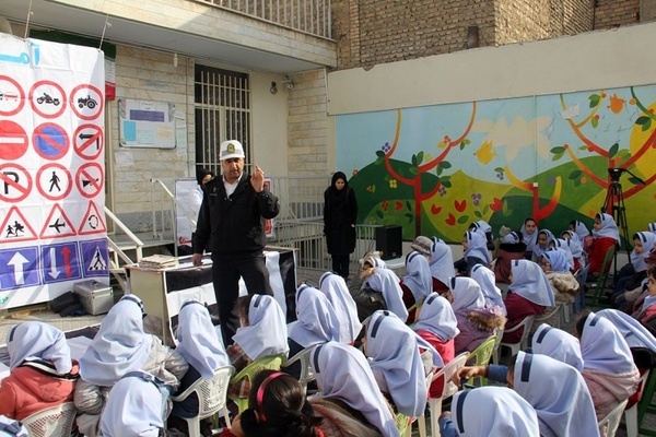 وجود 600 مدرسه در حاشیه راه‌های گیلان  90 درصد مدارس حاشیه‌ راه‌ها‌ی استان تحت پوشش آموزش های ترافیکی