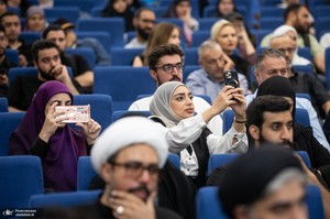 مراسم رونمایی از مستند «زیر سایه ام کامل» شب