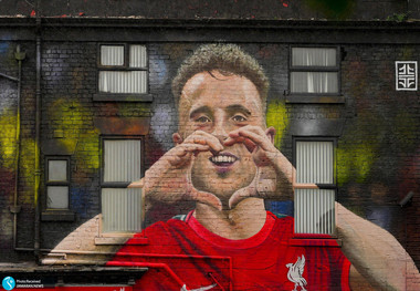 اقدام زیبای سرمربی و بازیکن رئال مادرید به یاد ستاره فقید لیورپول